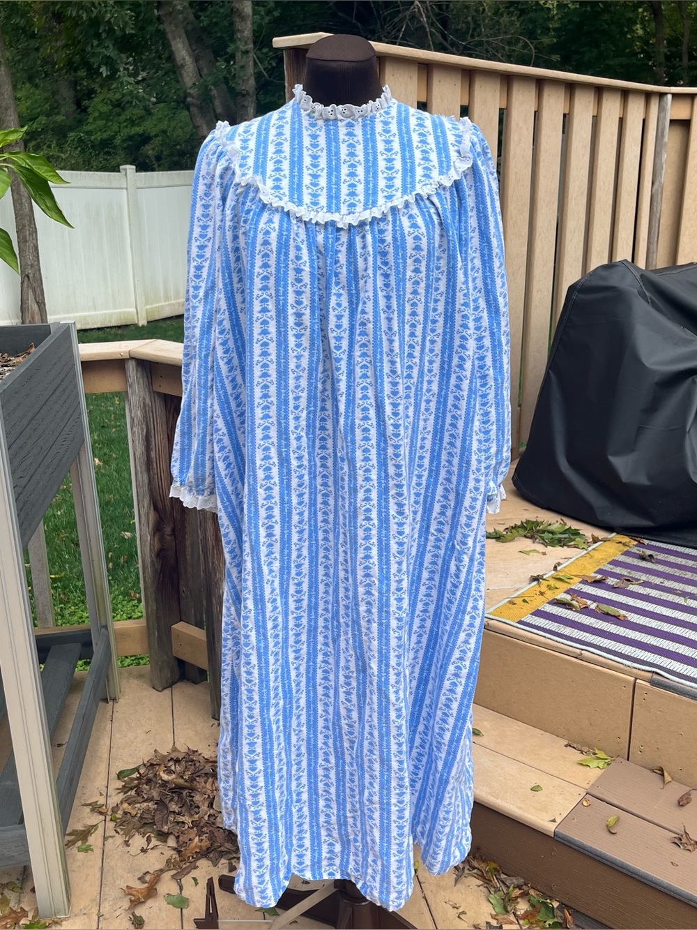 Vtg Lanz of Salzburg Blue & White Ruffled Cotton Flannel Nightgown Sz XS *Flaws*